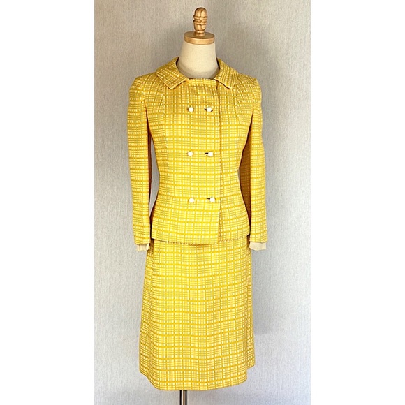 1960s-Inspired Yellow Shift Dress Suit - Picture 8 of 16
